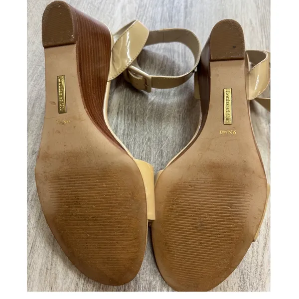 Louise et Cie Nude Patent Leather Ankle Strap Wedge Sandals Size 9N 40 - Image 4