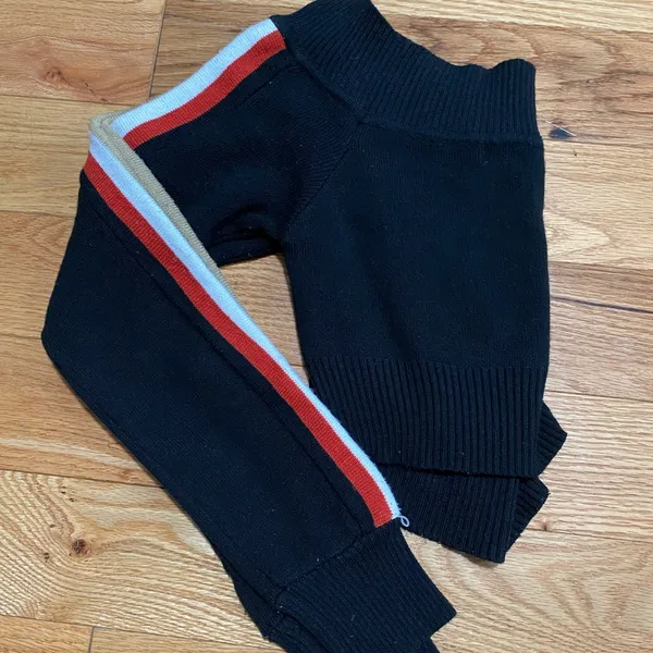 LF Cropped Off the shoulder Sweater - Image 7
