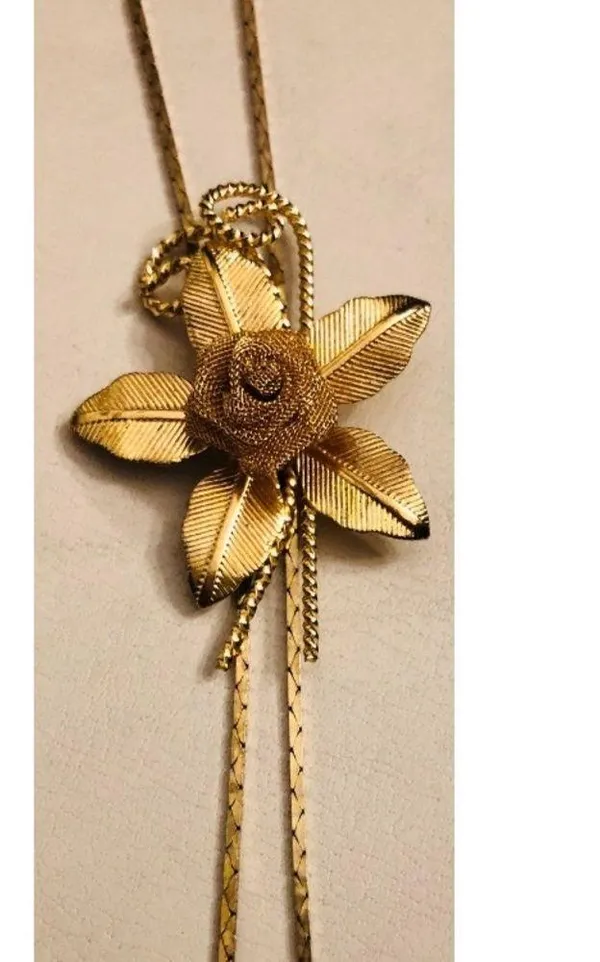 Vintage Flower Gold Tone Lariat Necklace - Image 4