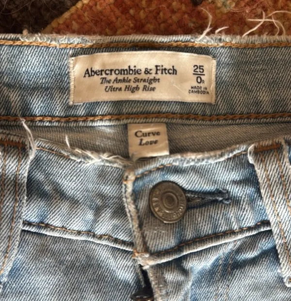 Abercrombie & Fitch Curve Love Ultra High Rise The Ankle Straight Jeans - Image 9