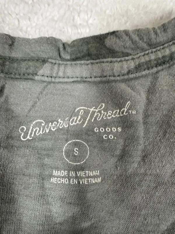 Universal Threads Camo Messy Buns & Guns Women’s V-Neck T-Shirt Size S Cotton Tee - Image 3