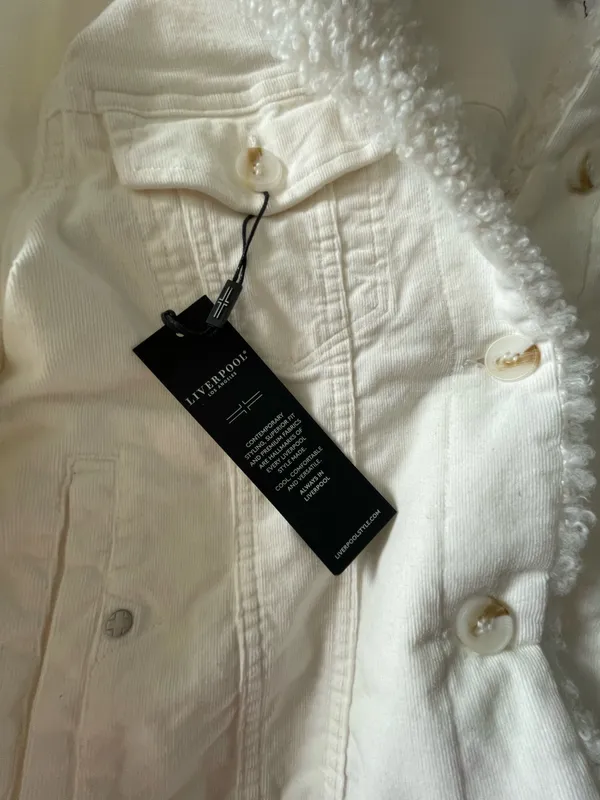 White cropped denim jacket with fur lining and buttons. Size M - Image 4