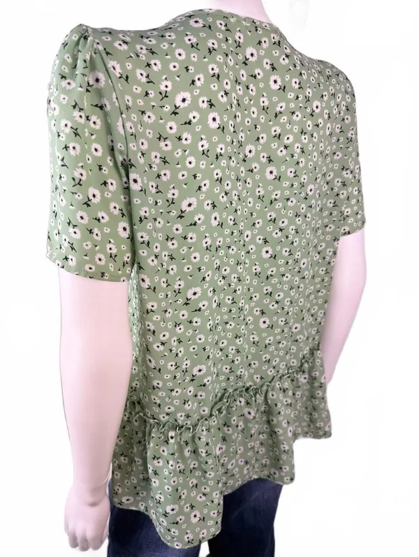 Beautiful Women’s Top Size M Green Size M - Image 3