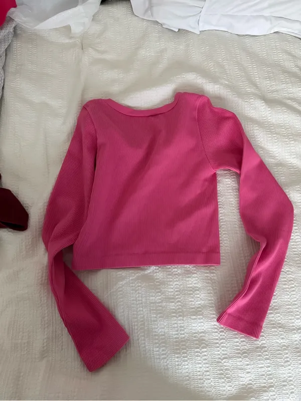 Urban Outfitters Hot Pink Ribbed Long Sleeve Crop Top - Image 3