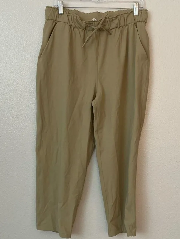 Lululemon 12 Stretch High Rise Crop 23" in Trench Tan - Image 5
