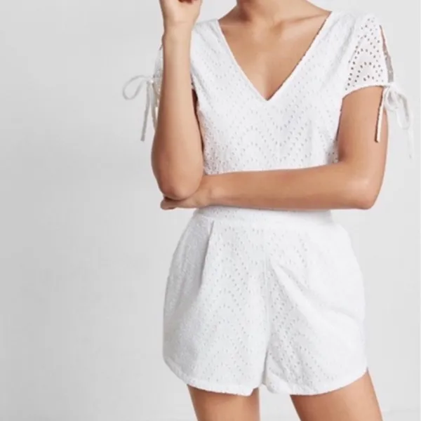 Express White Cotton Eyelet Open Tie Back Slit Sleeves Lined Romper Size‎ 4 - Image 5