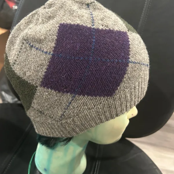 Ralph Lauren Color Block Knit Beanie in Gray and Green. Please see pic for flaws - Image 6