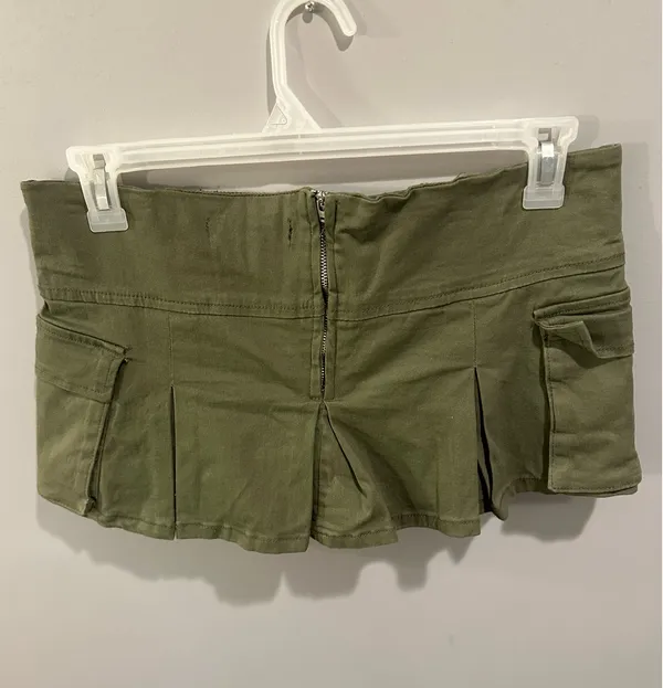 Almost Famous Army Green Low-Rise Pleated Mini Skort - Image 3