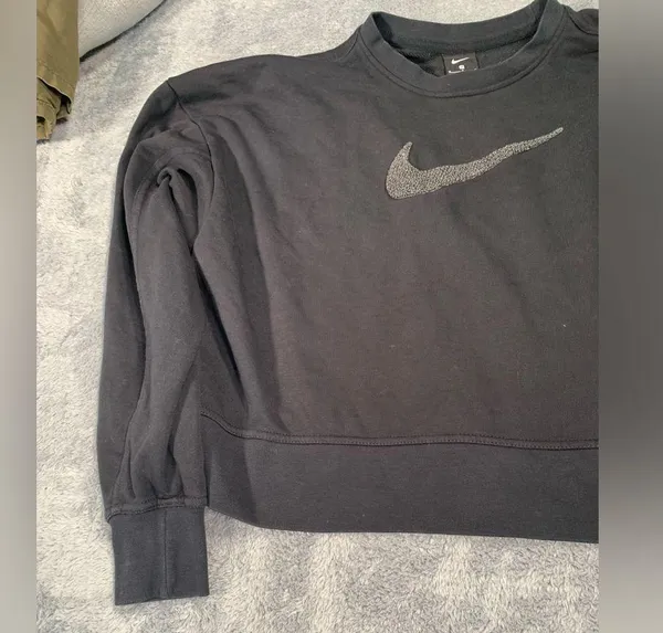 Nike black swoosh sweatshirt medium - Image 2