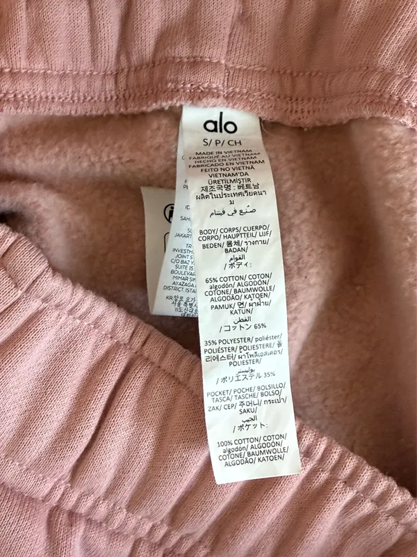 Alo Yoga Shorts - Image 2