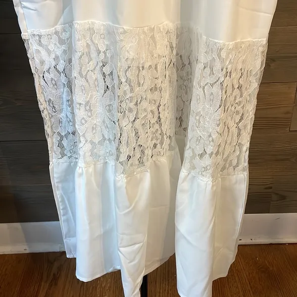 Stunning, white sleeveless lace maxi sundress - Image 3