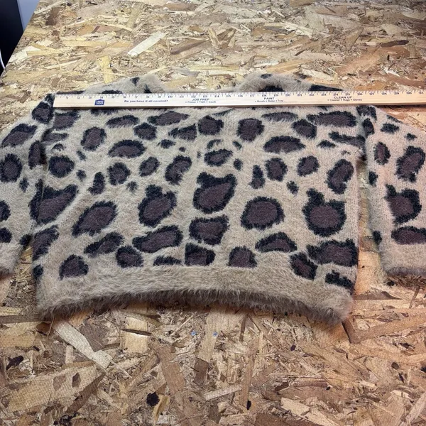 L Love Leopard Print Fuzzy Eyelash Knit Sweater Boho Festival Cozy top size L - Image 12