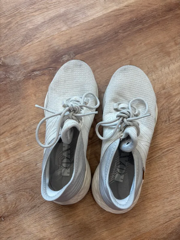 New Balance Cream White Sneakers - Image 2