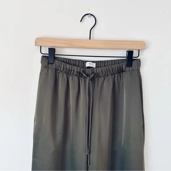 Aritzia Wilfred The Lodge Pant Satin Dark Olive - Image 11