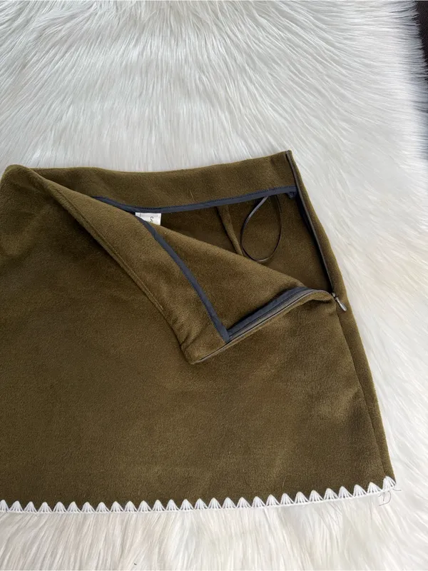 Commense Green Felt Mini Skirt with White Trim Size XS - Image 3