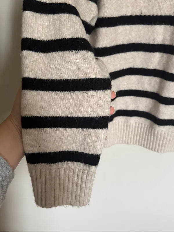 Women's H&M Pullover Sweater Beige Ivory / Black Stripe Vneck Collar Size S - Image 5