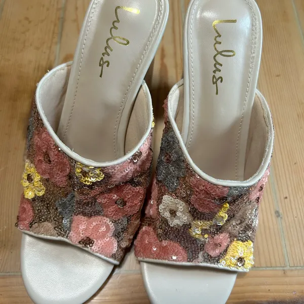 NWOB Lulus Callixta Pink Bone Floral Sequin Slide Heels – Size 8.5 - Image 4
