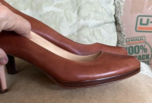 COPY - Beautiful leather cole haan heels in excellent condition - Image 3