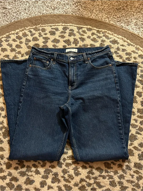 Abercrombie & Fitch High-Rise Flare Jeans LONG - Image 3