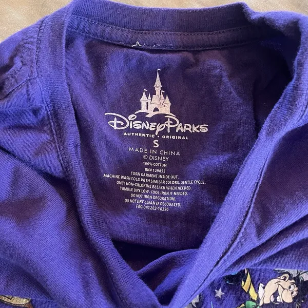 Disney Parks - The Magic Kingdom - Purple T-Shirt - Ladies Cut - Sz Small EUC - Image 4