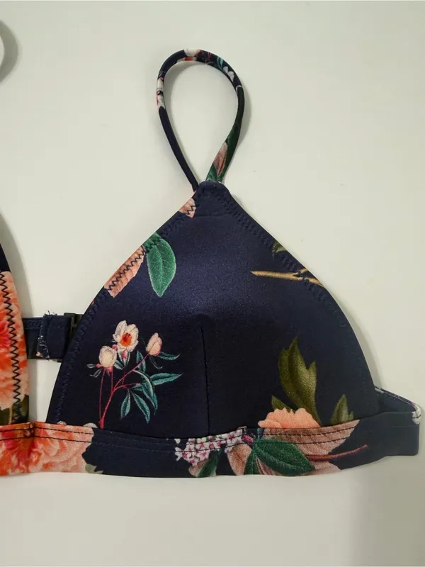Triangl navy floral Delilah neoprene bikini top size small‎ - Image 4
