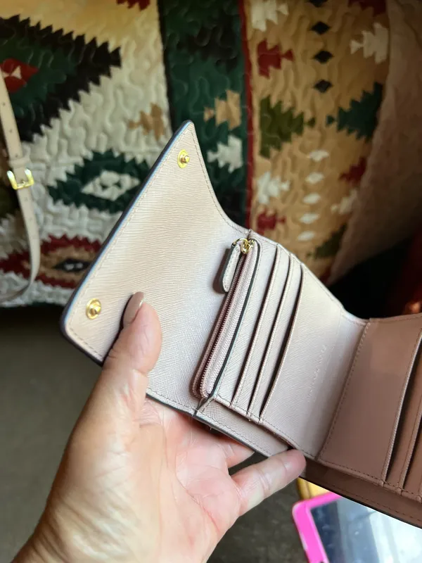 Michael Kors Wallet Leather - Image 4