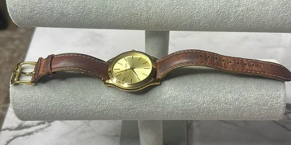 Michael Kors Womens Classic Gold Wristwatch - Image 2