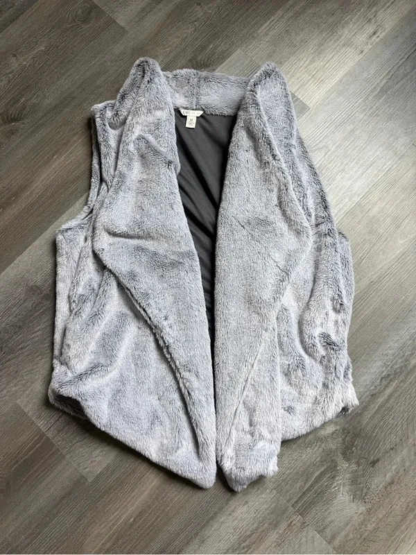 CATO Faux Fur Vest Soft Gray Open Drape With Pockets - Image 3