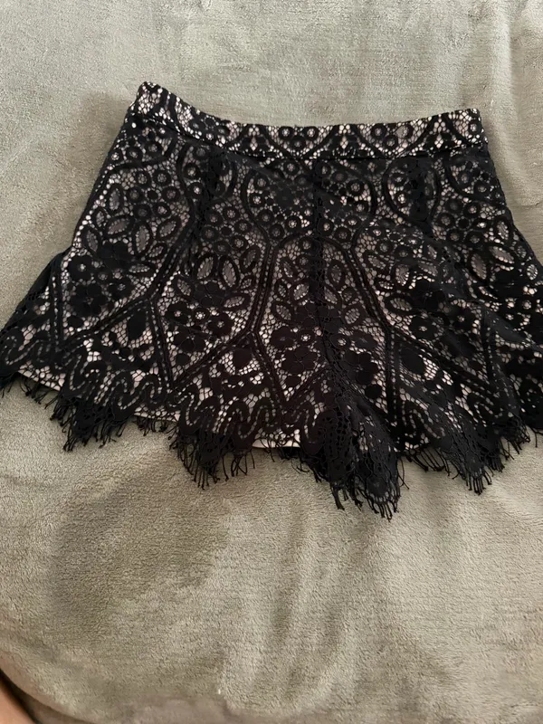 Black lace forever 21 shorts - Image 2