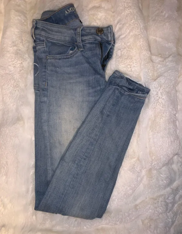 American Eagle Jeans - Image 3
