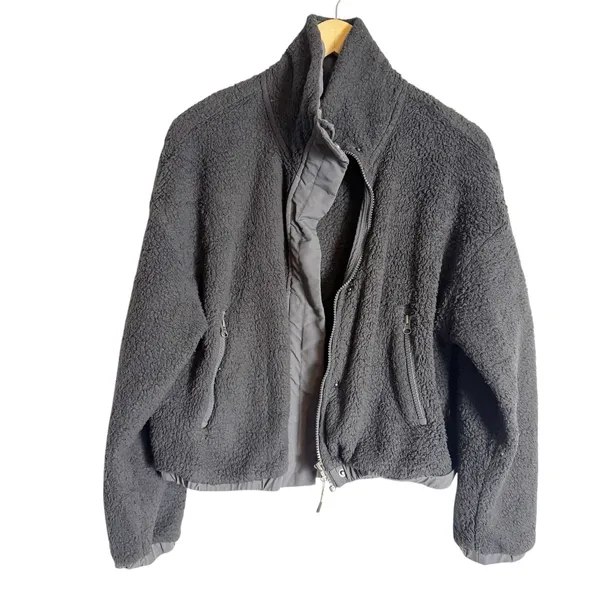 Vuori Women’s Gray Cozy Sherpa Full Zip Hiking Outdoor Warm Jacket Size Medium - Image 4
