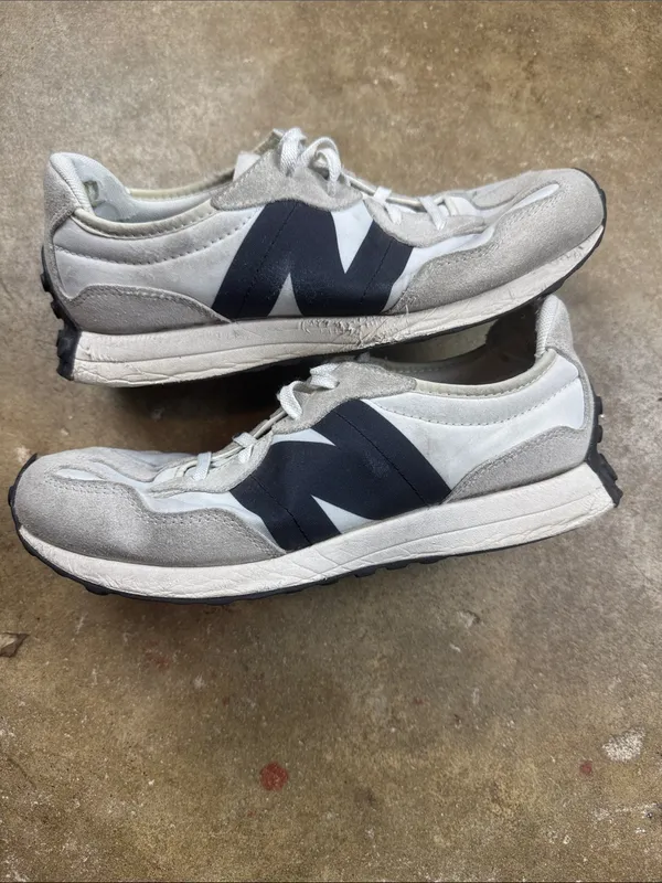 New Balance 327 in Sea Salt/Black Size: Youth 6.5 (Ladies 7.5) - Image 4
