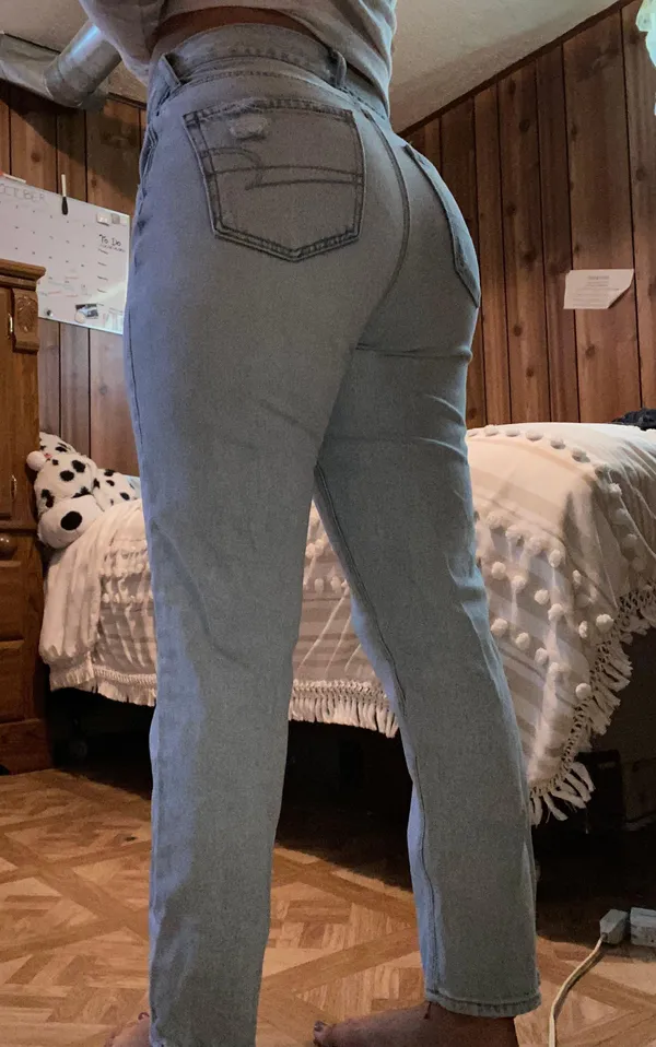 Outfitters “Mom” Jeans - Image 4