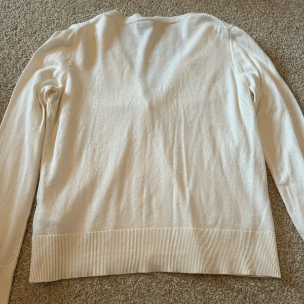 white banana republic sweater - Image 3