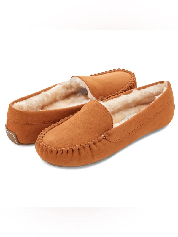Cozy Faux-Suede Moccasin Slippers in Brown NWT size 5/6 - Image 3