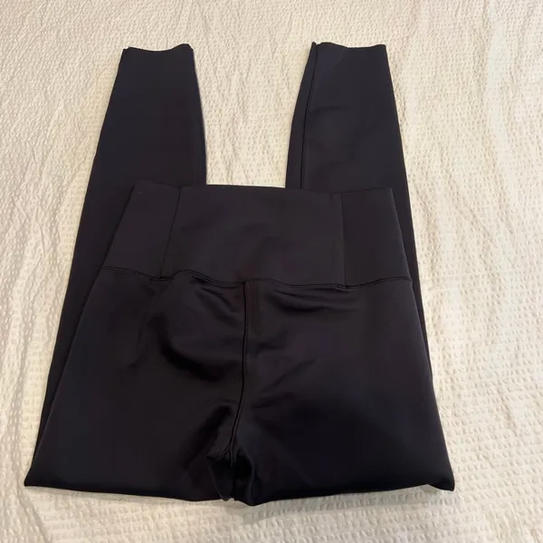 Vuori evolve black leggings size S women - Image 3