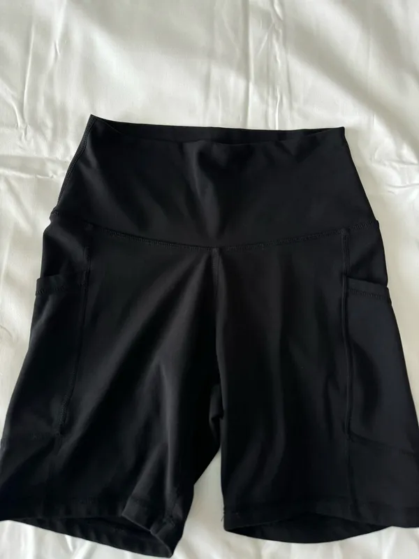 Black Solid Biker Shorts With Pocket Detail - Image 2
