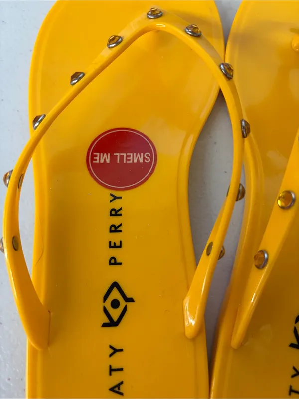 New sz 7 Katy Perry Yellow Studded Jelly Flip Flops gold smell me - Image 2