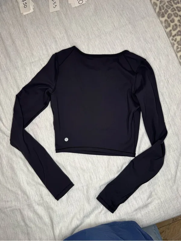 Lululemon Long Sleeve Black Crop Top - Size 6 - Image 4