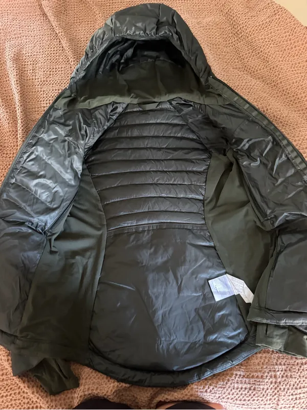 Lululemon down for a run jacket size 6 olive green - Image 4