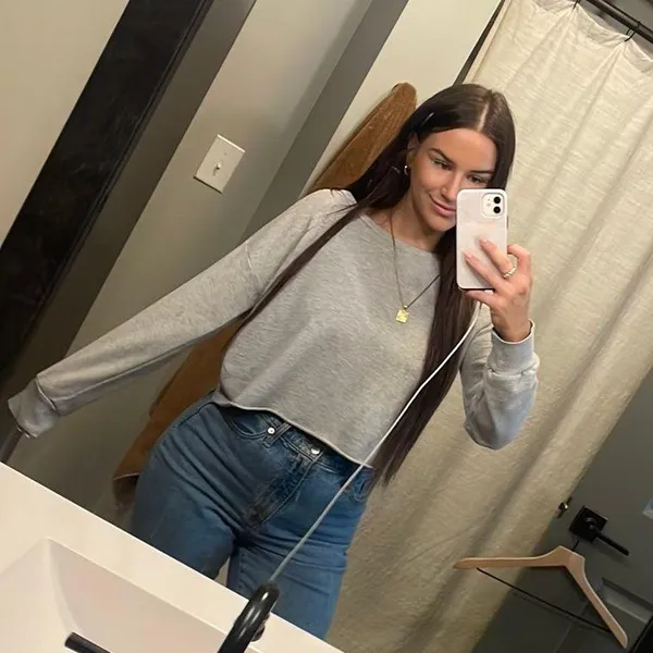 gray cropped sweatshirt - Image 3