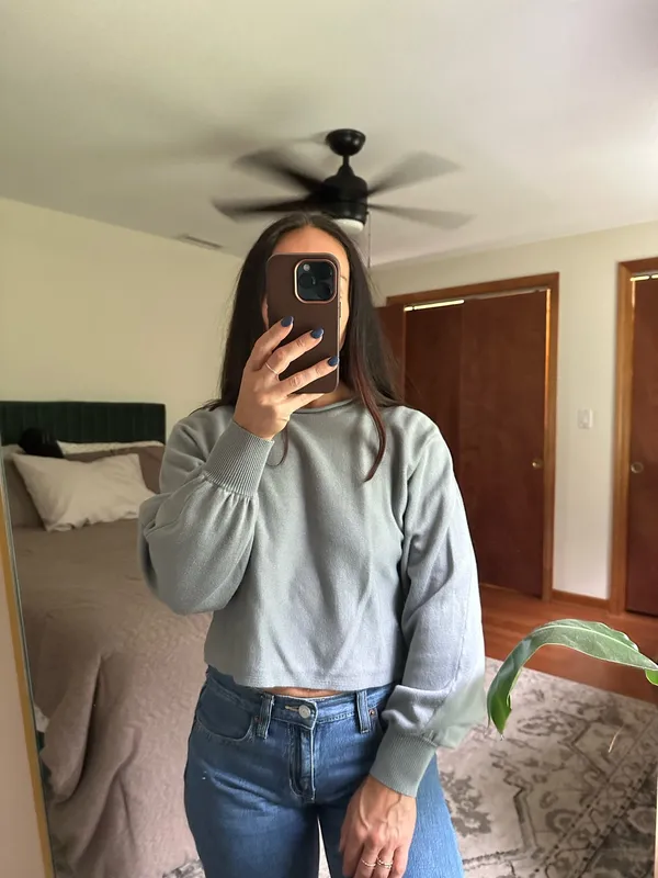 Cropped Gray Crewneck Sweatshirt - Image 4