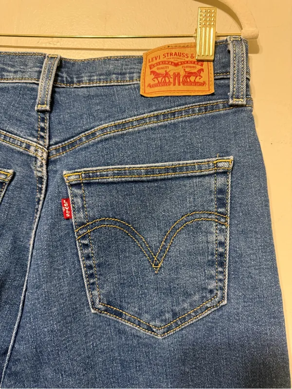 Levis Ribcage boot 31 Classic High-Rise Women's Jeans in Medium Blue - Image 7