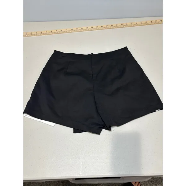 Superdown Revolve NWOT Aaleyah Colorblock Wrap Skort M Black White Skirt Shorts - Image 6