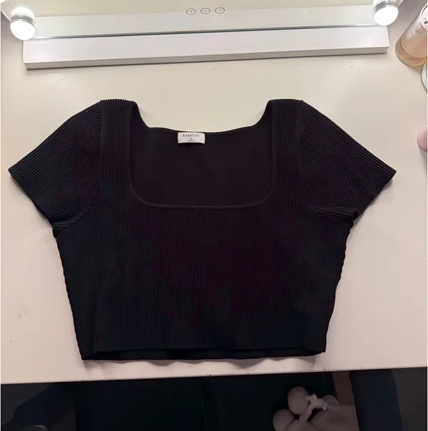 Aritzia Babaton Sculpt Knit Square Neck Cropped Top - Image 2