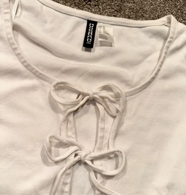 H&M White Tie Crop Top - Image 2