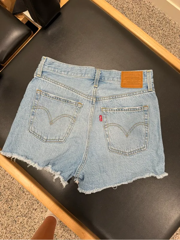 Levi’s Ribcage Shorts - Image 3