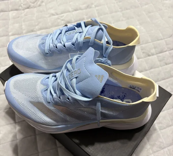Adidas Tennis Shoes - Image 2