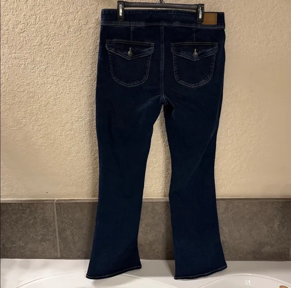 American Eagle Low-Rise Kick Boot Jeans - Image 8
