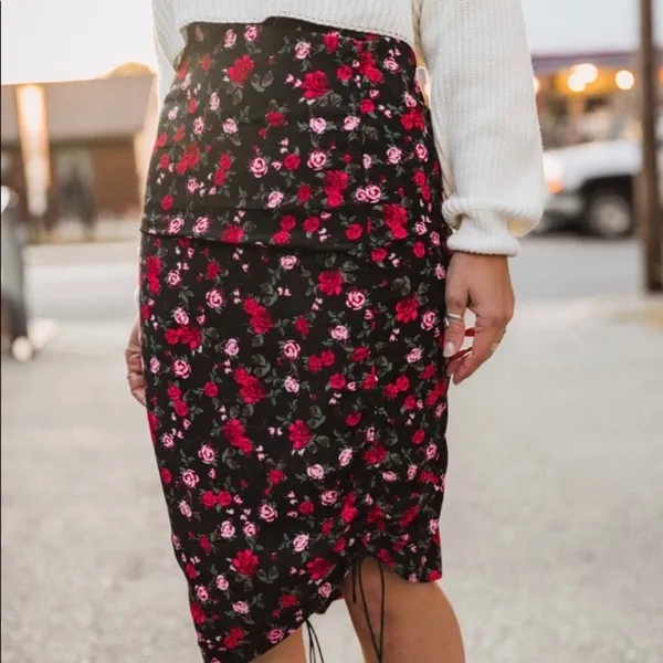 NWOT FOR LOVE & LEMONS Molly Skirt Floral Rose Ruched - Image 5